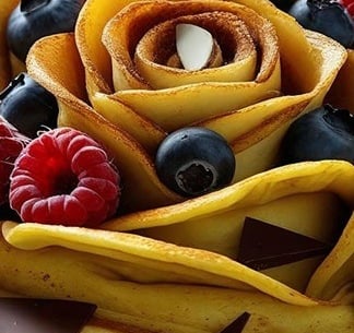 Vegetarian Sweet omelette recipe - with berries, dark chocolate & almonds