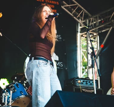 Blanka Gradziel singer Refuge