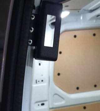 Van Anti peel bracket