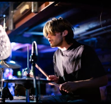 Noah, nieuwe drumleraar bij Drumschool Stefan van de Brug in Den Haag