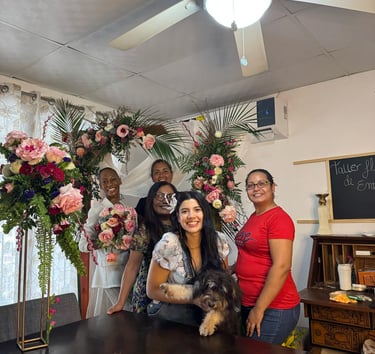 Grupo de mujeres en un taller de flores