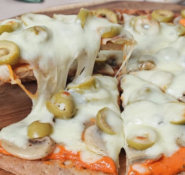 Keto pizza champignons en olijven