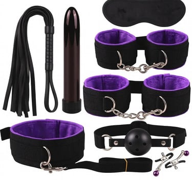 طقم ألعاب زوجية فاخر مع كلبشات جلد فرو بنفسجي وملحقات متنوعة بتصميم أنيق وجودة عالية مع تغليف سري