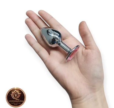 سدادة معدنية بكرستالة وردية من متجر ألعاب وأدوات زوجية، توصيل آمن وسري لكل مدن السعودية والدفع عند الاستلام.