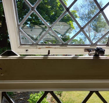 broken lead light in timber window