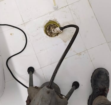 Sonda electrica destapando cañeria