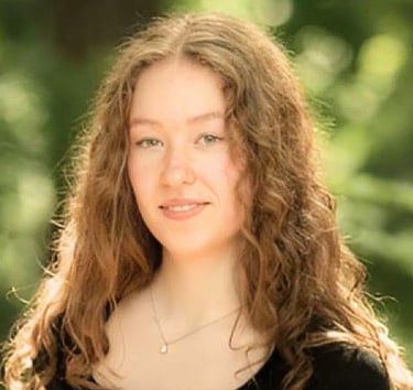 Nina Pfizenmeier YOLD Team