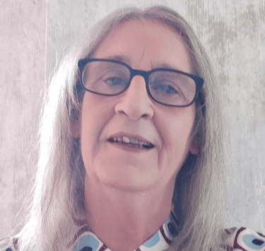 “Donna Breeze, transformational coach helping women heal body image and build self-acceptance”