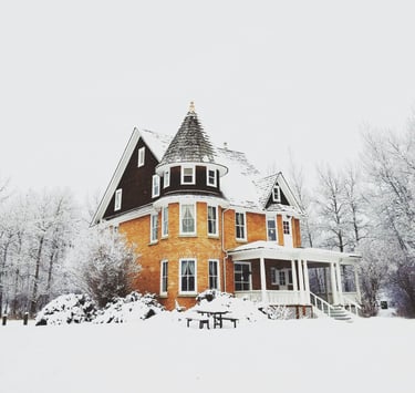 Rental old house in a snowy landscape.Guest Experience Enhancement with Timea Pokol