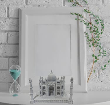 Taj mahal statue in desk