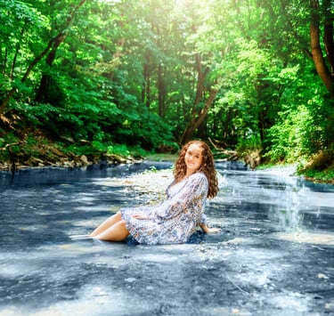 Palmyra PA senior picture photographer. Senior pictures in a creek