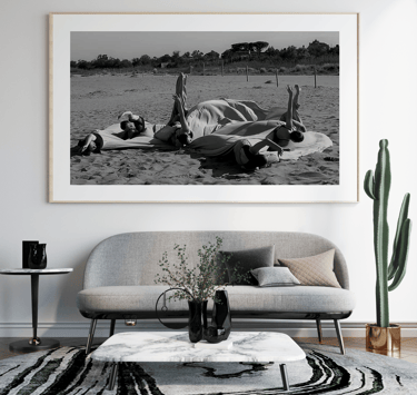 Fotografía de muejres bailando en la playa colección serie fotograficas Eva Mas