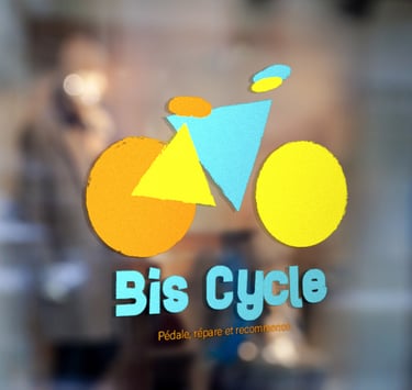 Logo Bis Cycle sur porte vitrée 