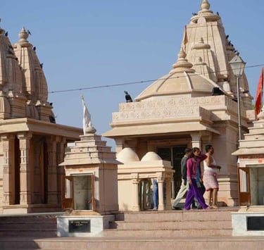 Pilgrims performing Shraddh rituals at Matrugaya temple in Siddhpur, Gujarat.