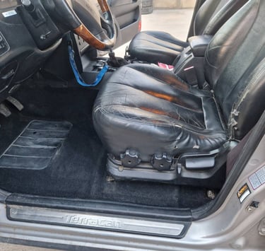 Auto wyprawowe 4x4 po wypraniu wnętrza odkurzaczem piorącym