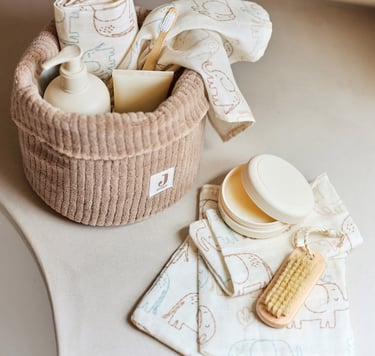 Jollein knitted basket with bathtime toiletries and towels