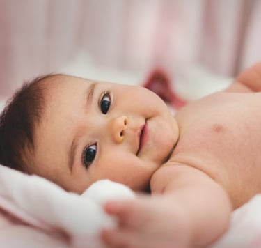 Nourrisson en séance d'ostéopathie pédiatrique