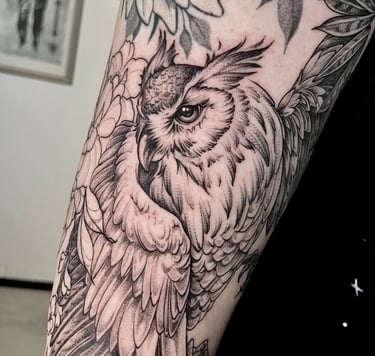 kaunis fineline tatuointi pöllö