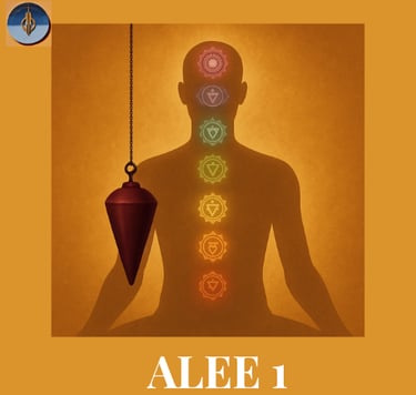 Unhomme avec 7 chakras et un pendule devant