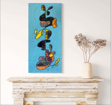 Œuvre d'art abstraite turquoise orange et jaune exposée dans un décor