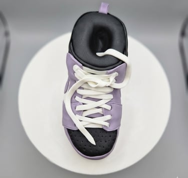 Torta personalizada en forma de zapatilla elaborada por Cocina con Ely, diseñada en formato 3D y dec