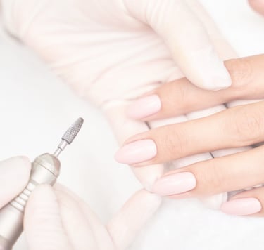 Kombinuotas aparatinis manikūras