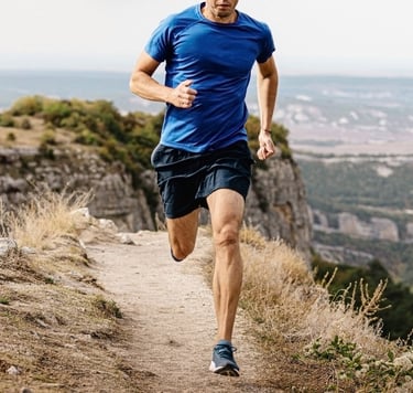 Sportif qui peut courir sans douleur grâce à la séance d'ostéopathie au cabinet d'Inès Patou à Rions