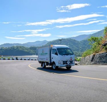 Kendaraan PT Lombok Eco Green yang kompak praktis bisa menjangkau dengan mudah area yang sulit.
