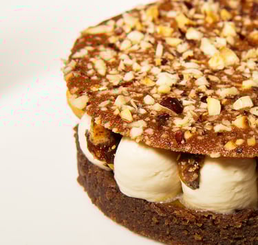 Dessert chocolat fruits de la passion et noisettes caramélisées