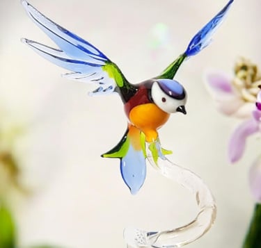 Orkidestöd i glas – perfekt present och dekorativ glaskonst till hem och trädgård