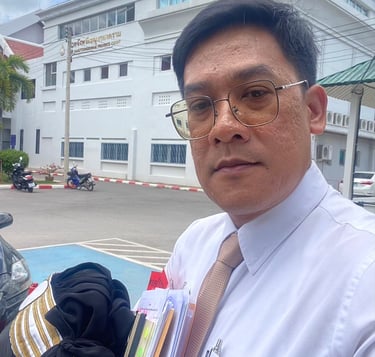 Lawyer Holding Files Outside Building “Experienced Pattaya lawyer handling legal documents – Chan Le