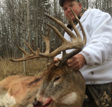 Saskatchewan whitetail hunts - big saskatchewan whitetail