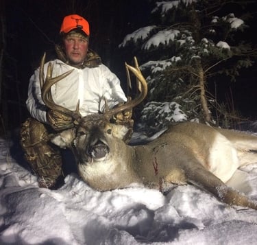Saskatchewan whitetail hunts - big whitetail buck