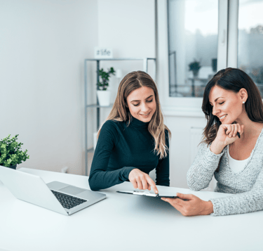 professional resume writer offering suggestions on how to make resume better