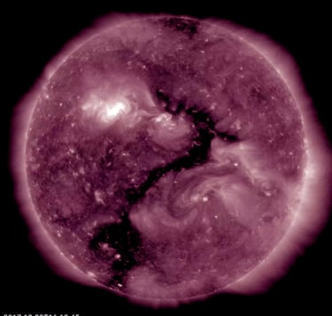 Coronal hole, By NASA/GSFC/Solar Dynamics Observatory - https://photojournal.jpl.nasa.gov/jpeg/PIA22
