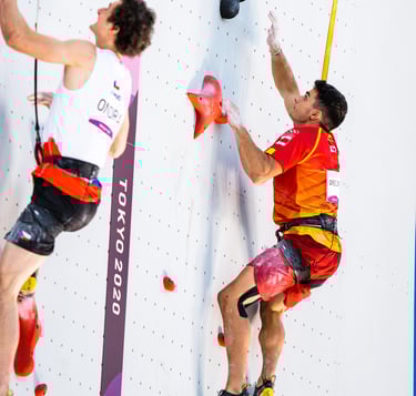 two men speed climbing in a competition