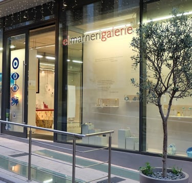 Θέα της Eleni Marneri Gallery (Ακρόπολη, Αθήνα) από τον δρόμο