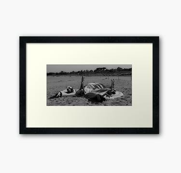 Fotografía de muejres bailando en la playa colección serie fotograficas Eva Mas