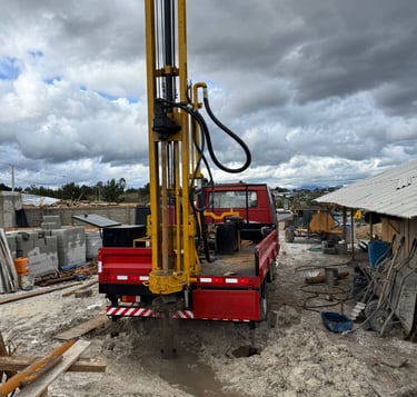 caminhão de perfuração de poço artesiano da Artzian em operação em Curitiba