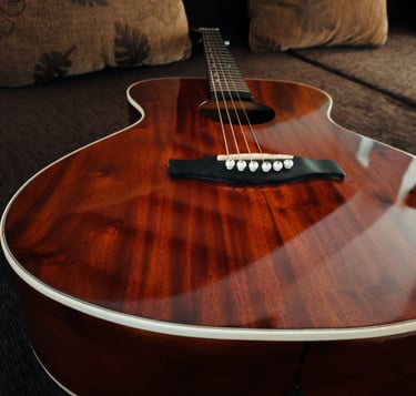 Guitar Sri Lanka. Solid Mahogany Acoustic Guitar OM
