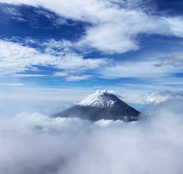 Active volcano Popocatépetl seen from Iztaccíhuatl, Sierra Nevada, Puebla, Mexico