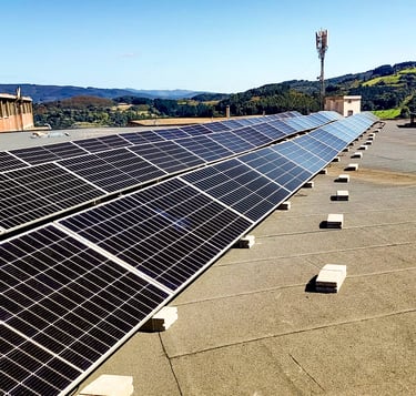 Instalación fotovoltaica de 25 kW con sistema de respaldo SAI en Arrigorriaga, Bizkaia