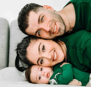 Happy family lying together on bed – Fred Art Studio family story