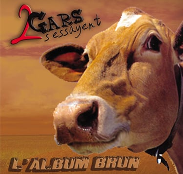 Album cover for L'album brun by 2 Gars s'essayent featuring a close-up of a brown cow in a field.