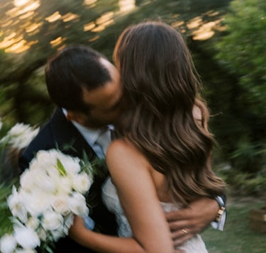 Bride with soft Hollywood waves hairstyle, with beautiful white flower bouquet by Adriana Moreira