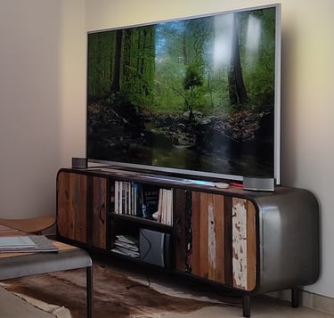 TV et meuble TV meublé de tourisme confort et lumière