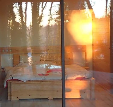 chambre 1 dans le soleil levant meublé de tourisme confort et lumière