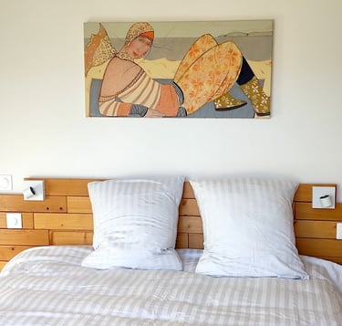 chambre 2 lit et tableau meublé de tourisme confort et lumière