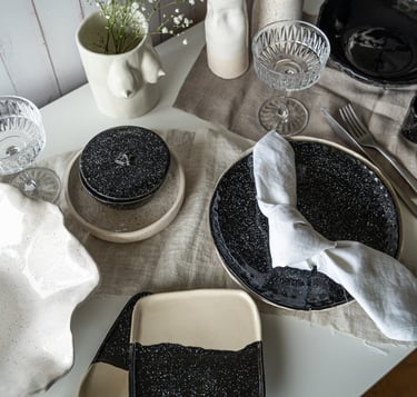 Table aesthetics decorating with ceramic dishes