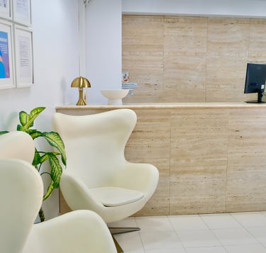 Sala de tratamento equipada para implantes dentários e dentes fixos em 1 dia em Setúbal.